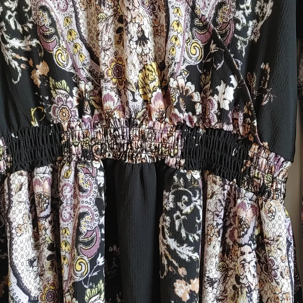 Exhilaration Stunning black and flower pattern dress long sleeve elastic Dress - Picture 4 of 12